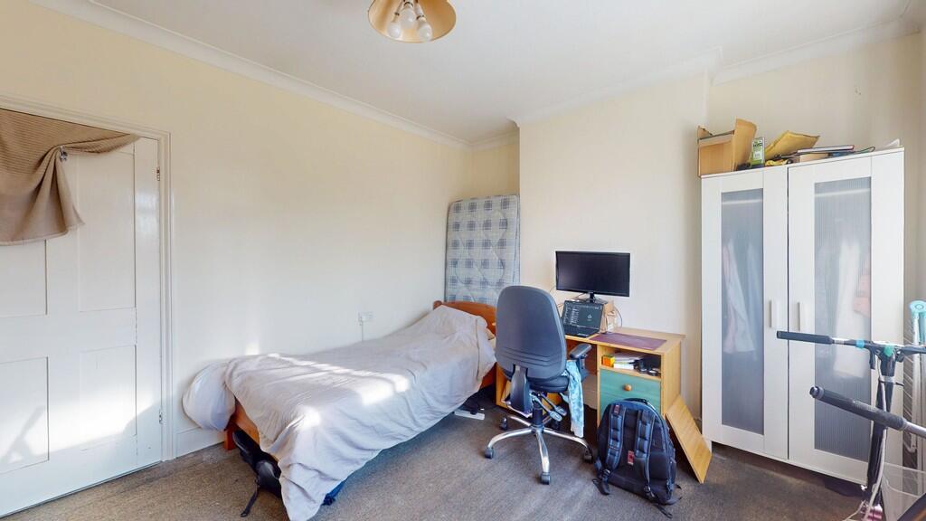 Bedroom 1 - Angle...