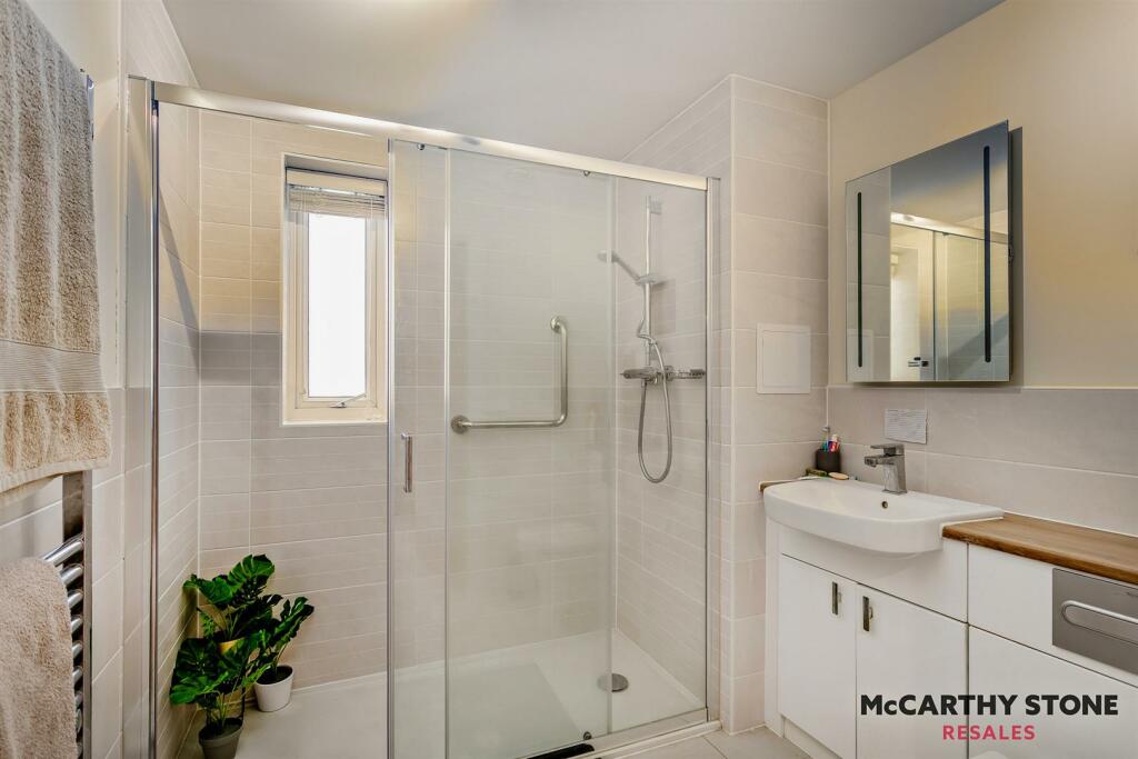 Shower Room: