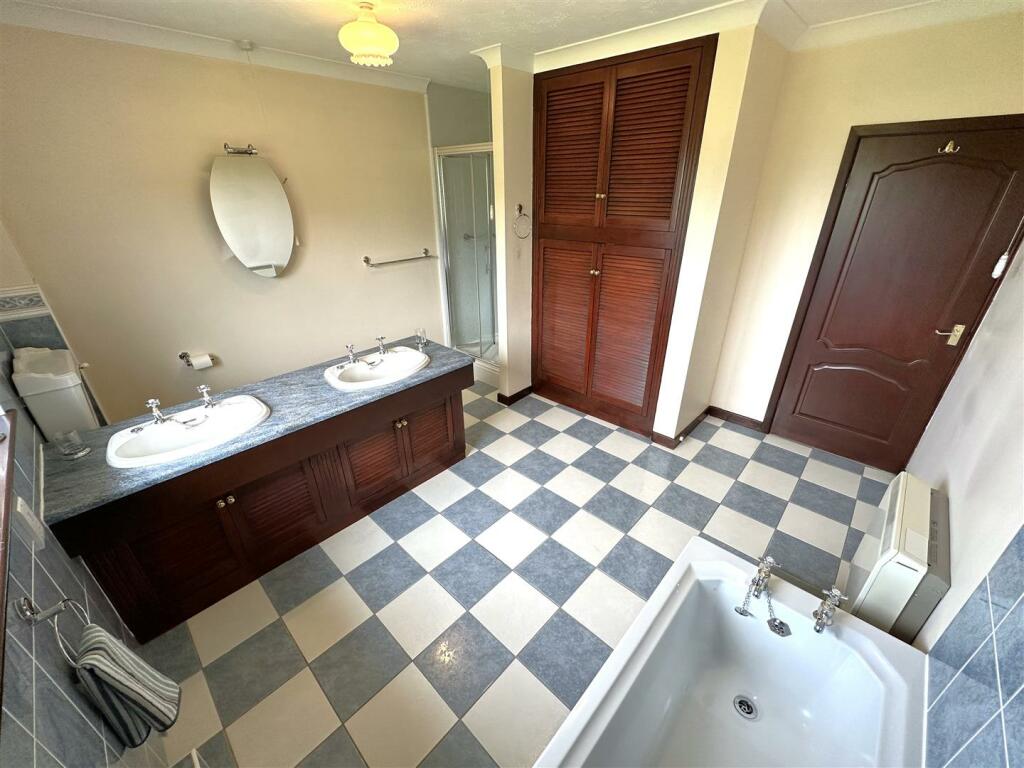 Four-Piece Bathroom 517