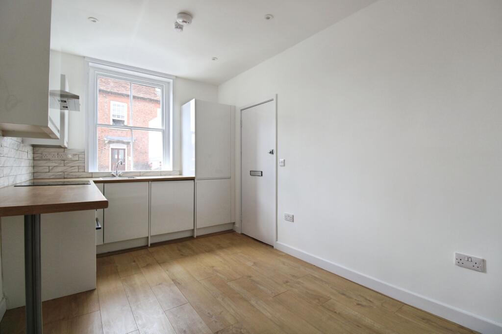 Living space/kitchen