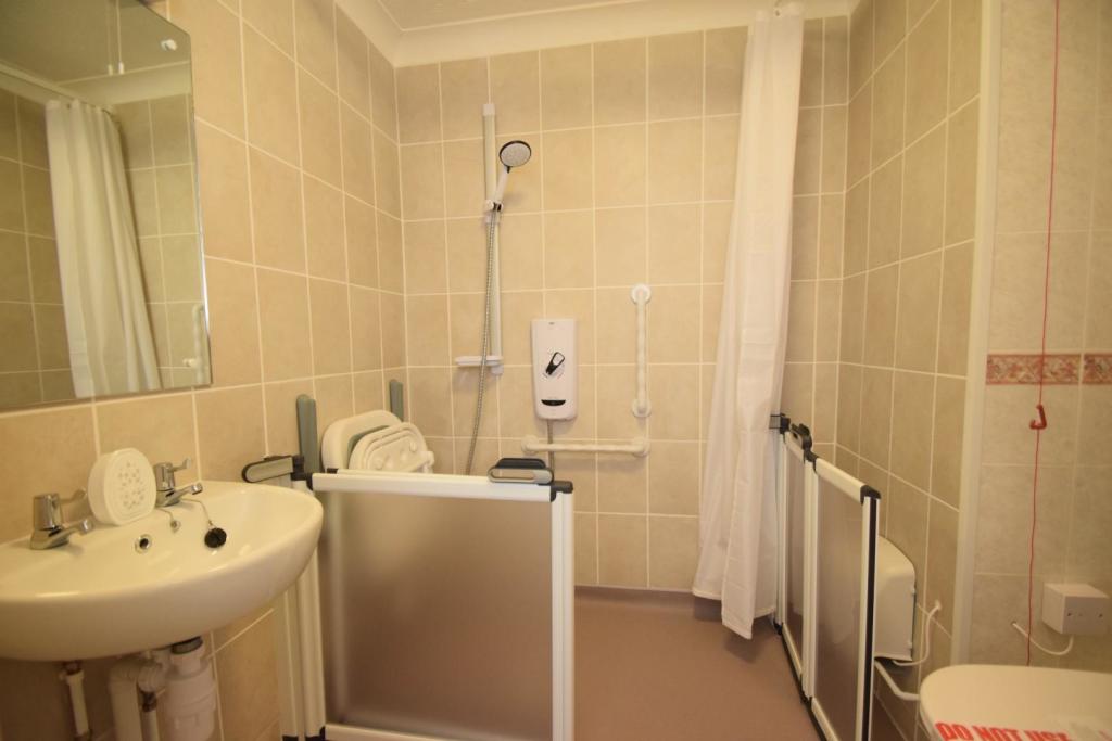 01323 737373