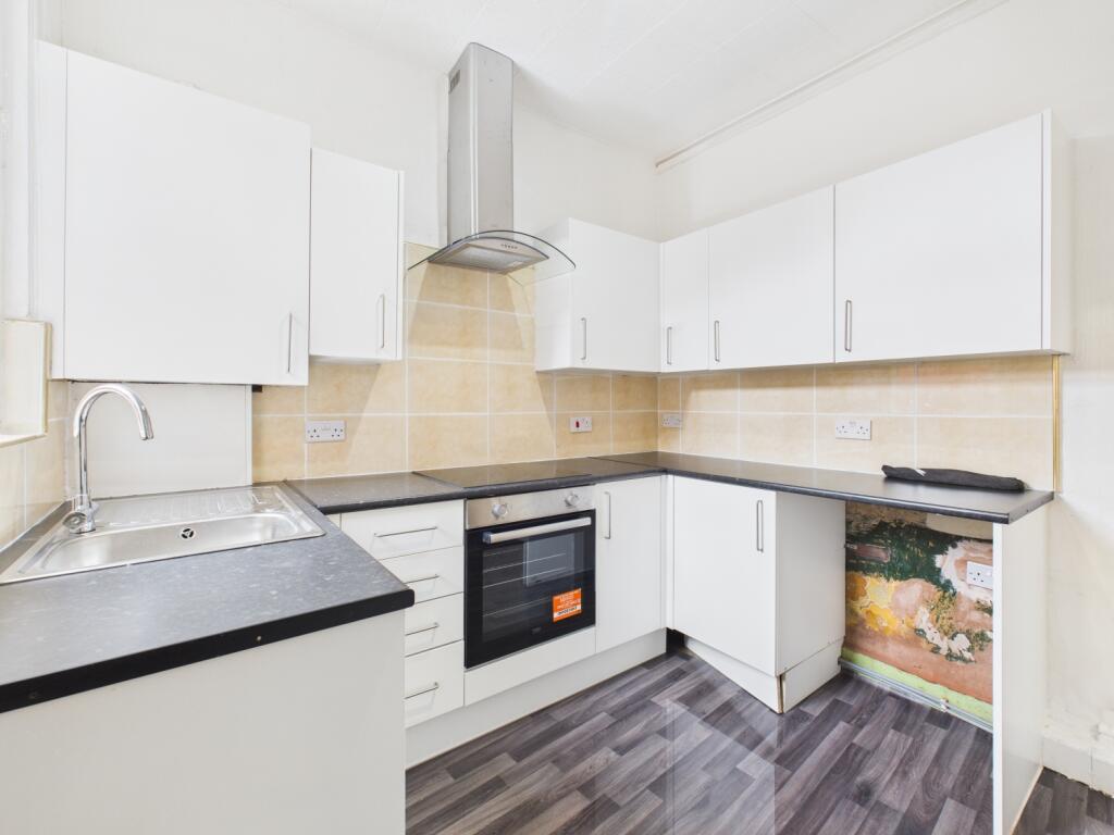 CAM03729G0-PR0167-STILL009