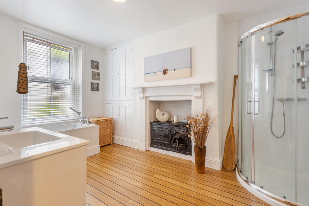 17 Bathroom 12 Ford Dartmouth - 250605