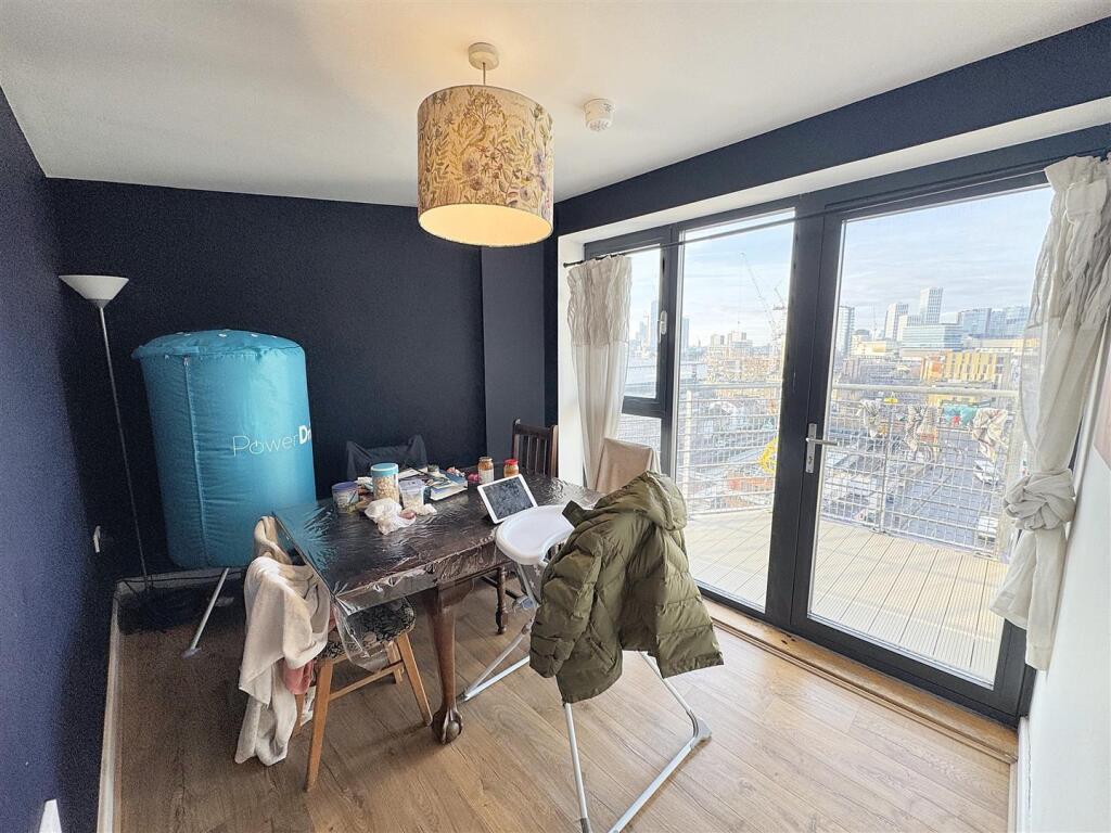 Lounge/Kitchen