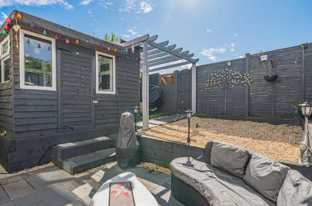 1353870-2-68c7e4e...