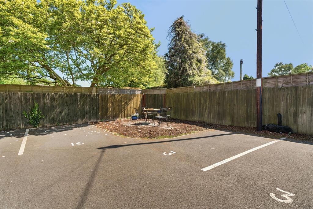 Flat 4, 10 High Street, Gayton (20).jpg