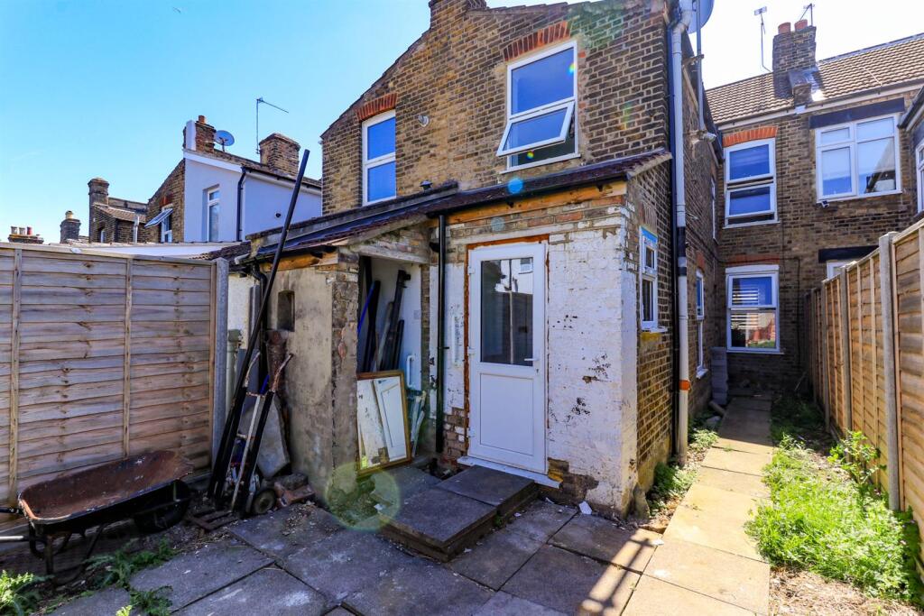 51 Holly Road-10.jpg