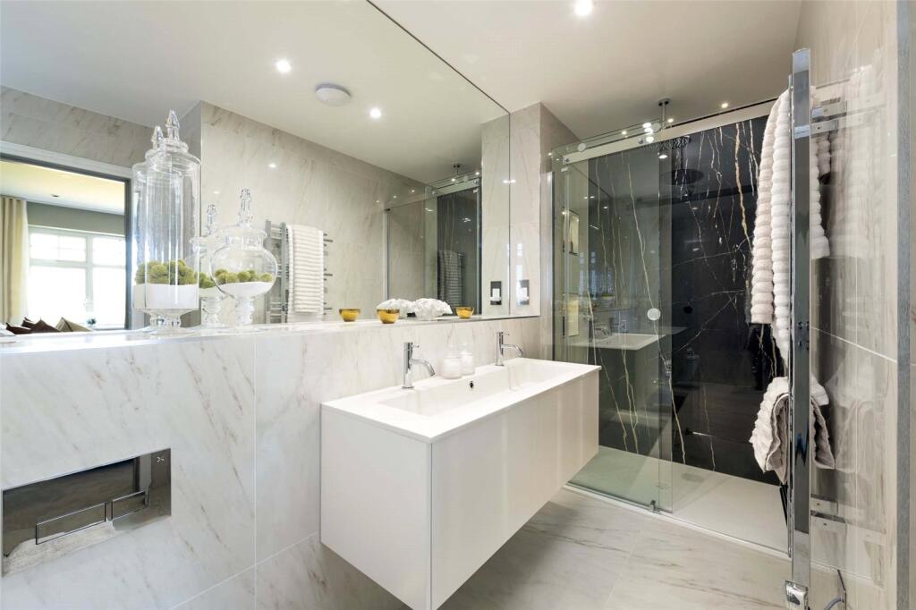 Master En-Suite