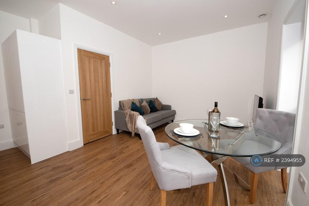 Lounge Dining Area