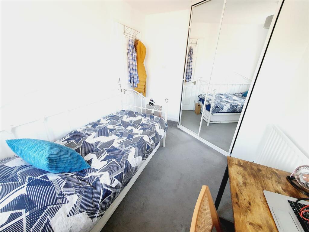 BEDROOM 2