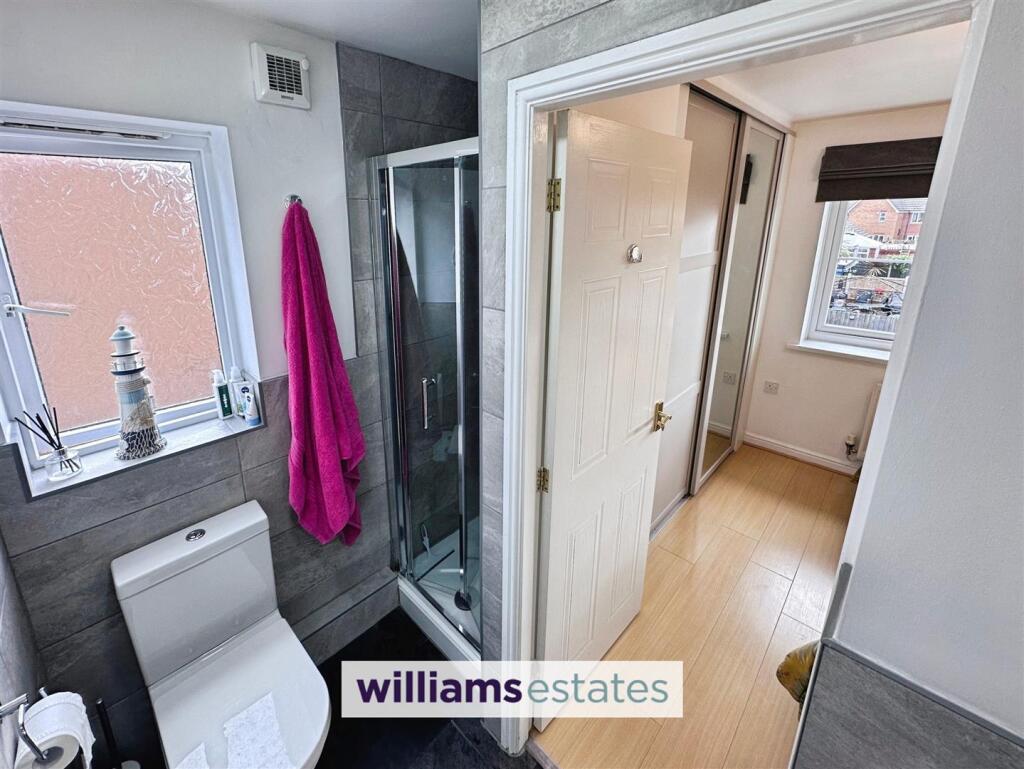 Shower En-suite