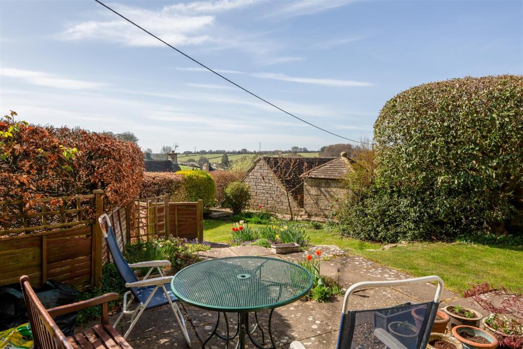 10 North Cerney GL7 7DE-5.jpg
