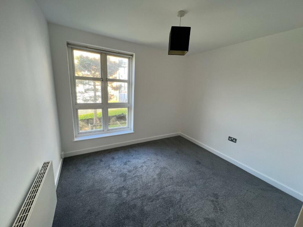 127 Caroline Way bed 5.jpg