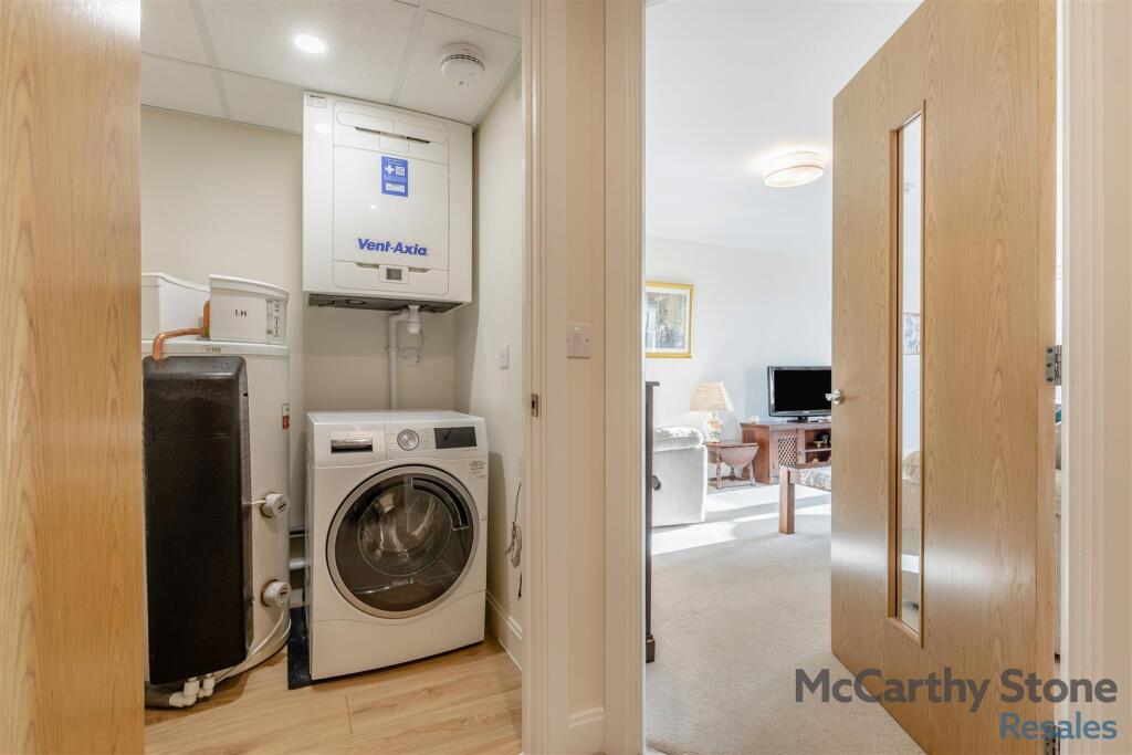 8672897-interior09.jpg