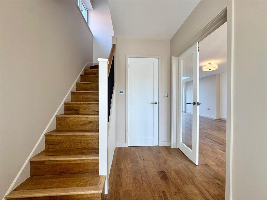 Entrance hall (1).jpg