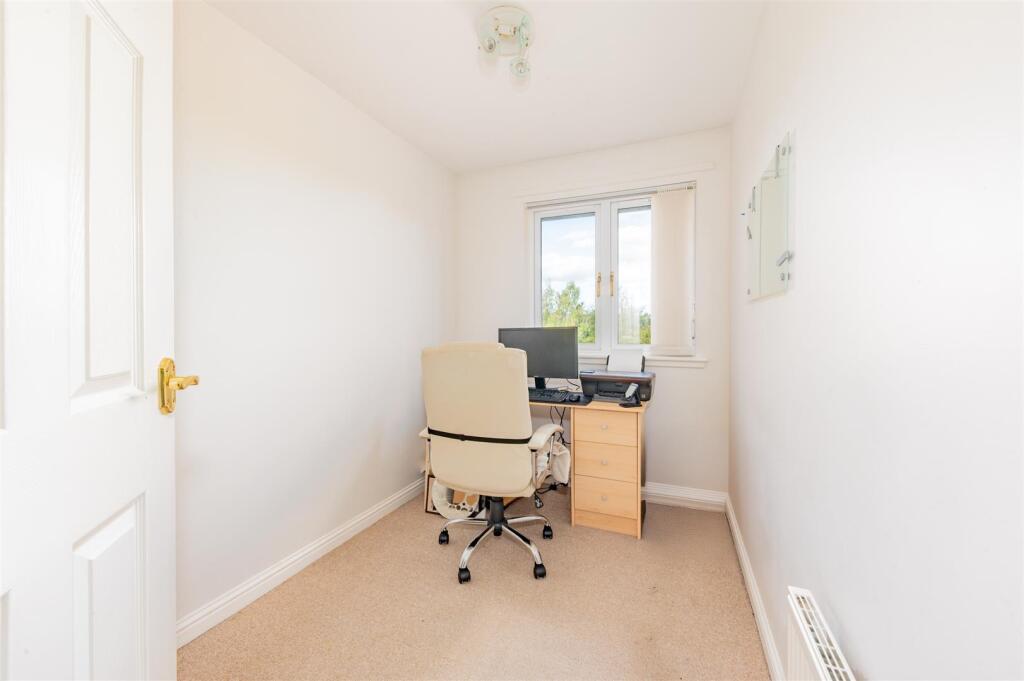 53 Clattowoods Place Dundee-7.JPG