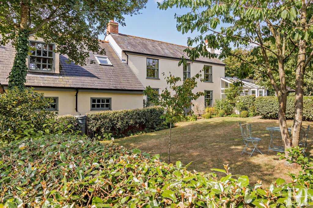 8658864-exteriorW...