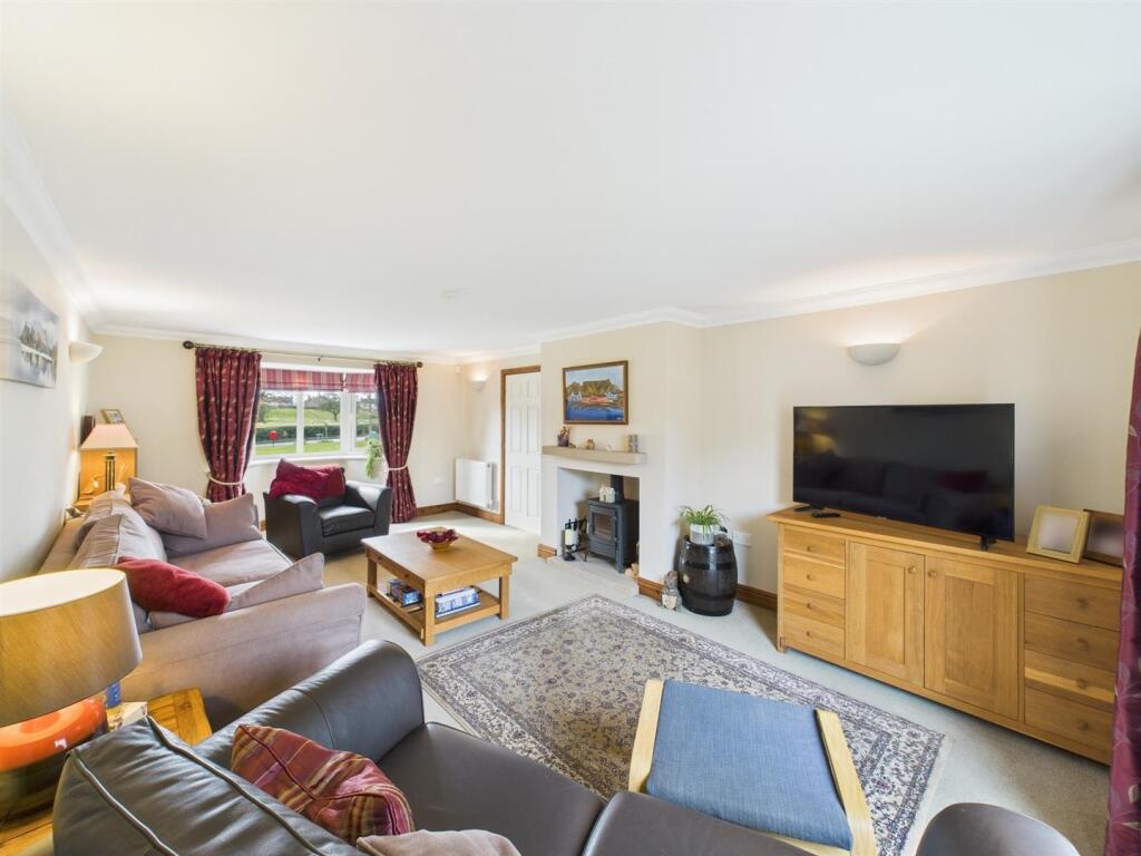 Living Room 2.jpg