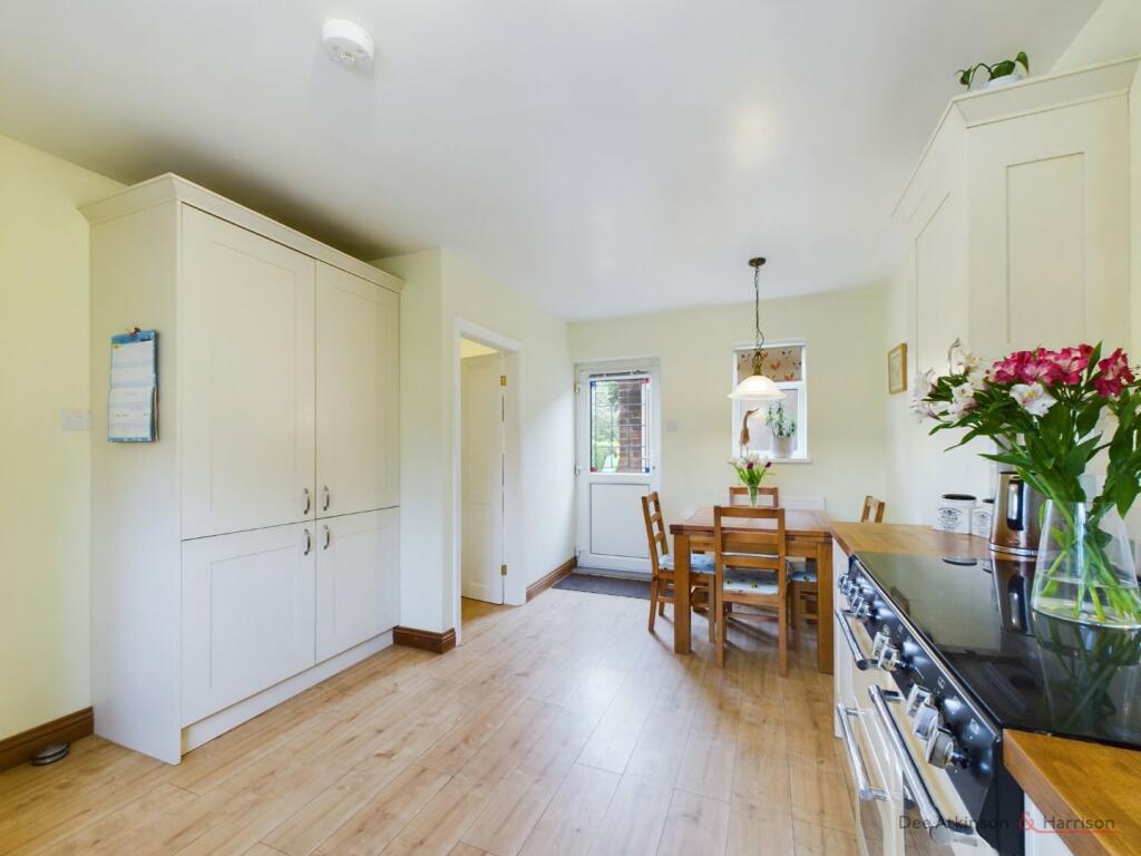 Kitchen/Dining Area