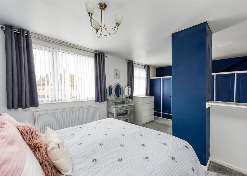 3 Chapel Close-Bedroom 1 (3).jpg