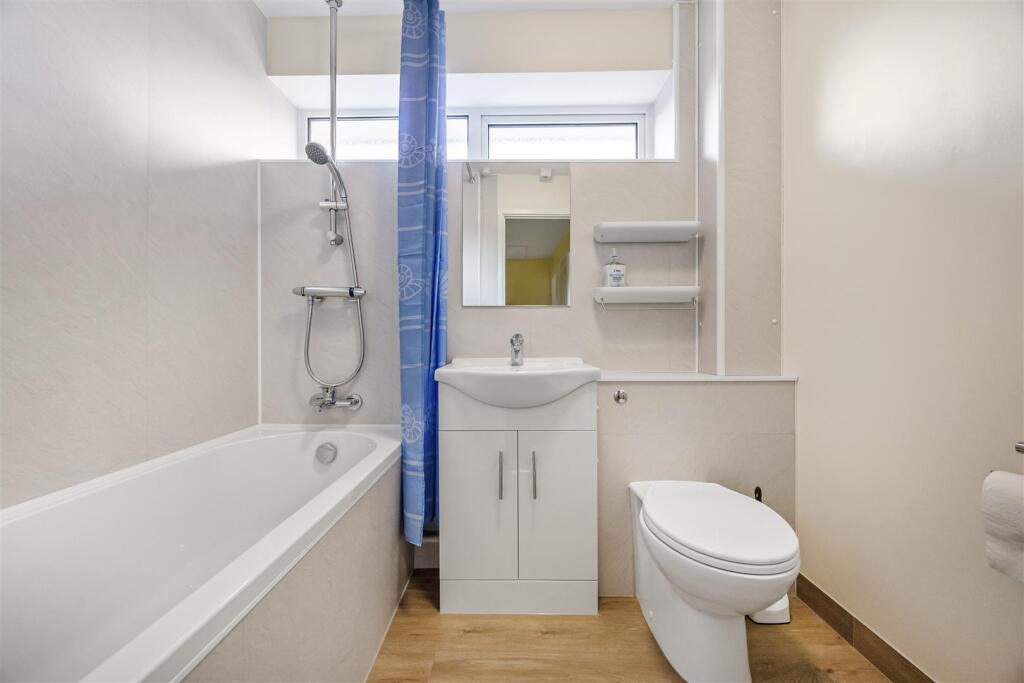 Bathroom.jpg