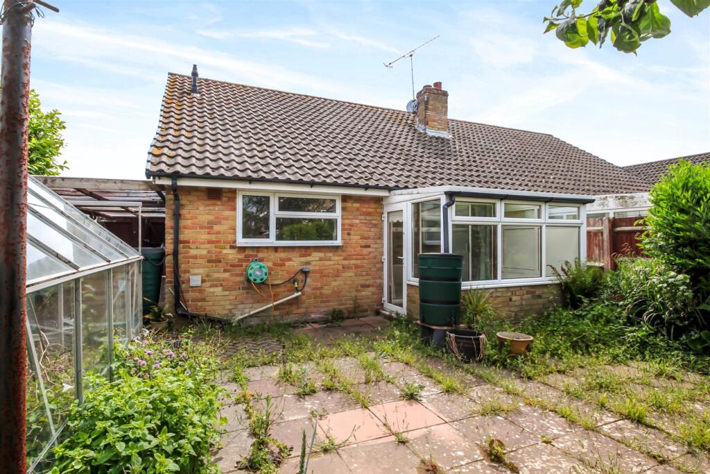 Oakcroft Gardens 96-004.jpg