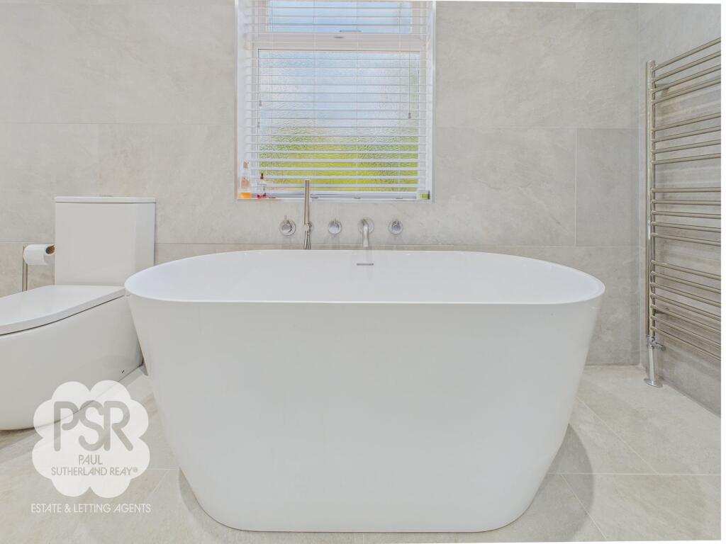 Family Bathroom - Freestanding Porcelain Bathtub