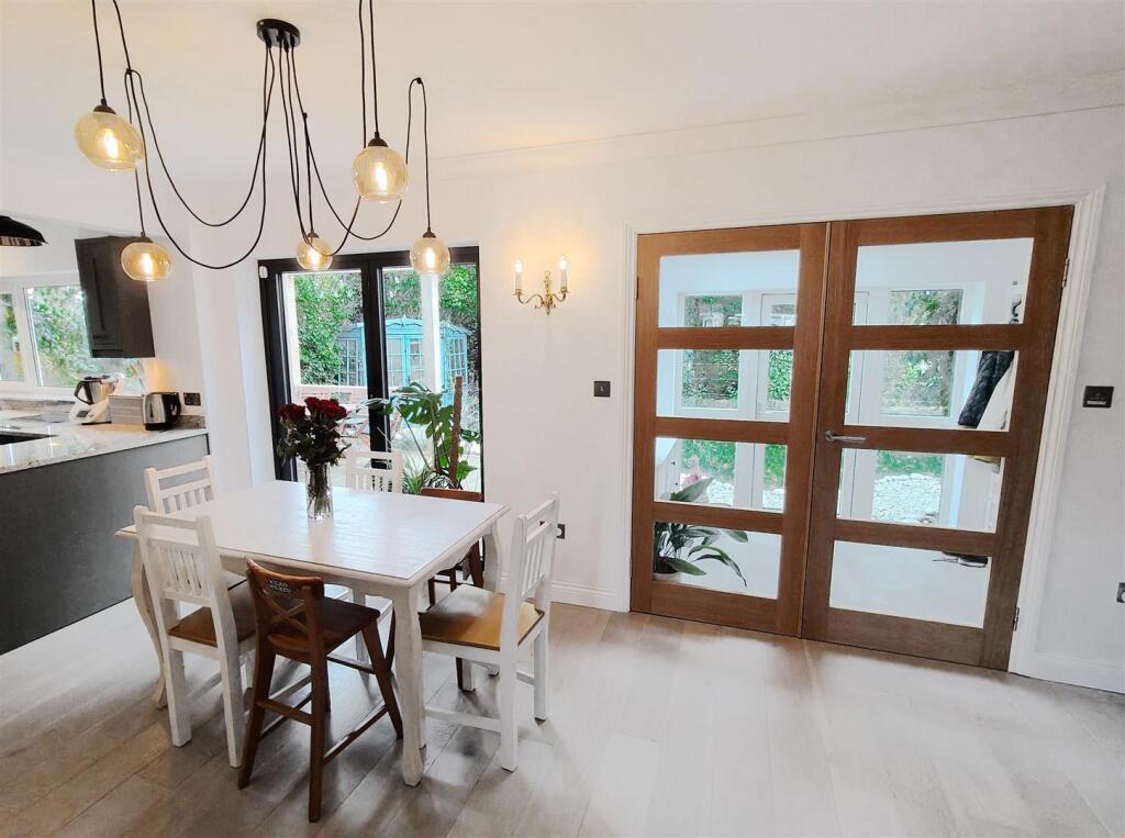 Kitchen &amp; Dining Area