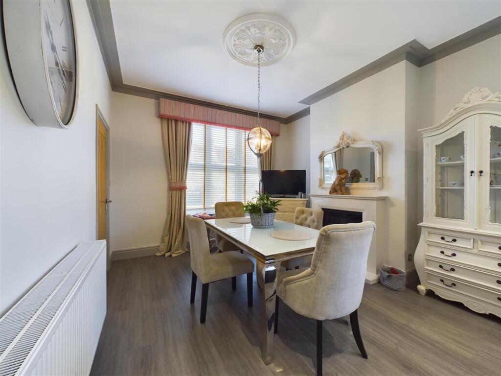 KITCHEN/ DINER