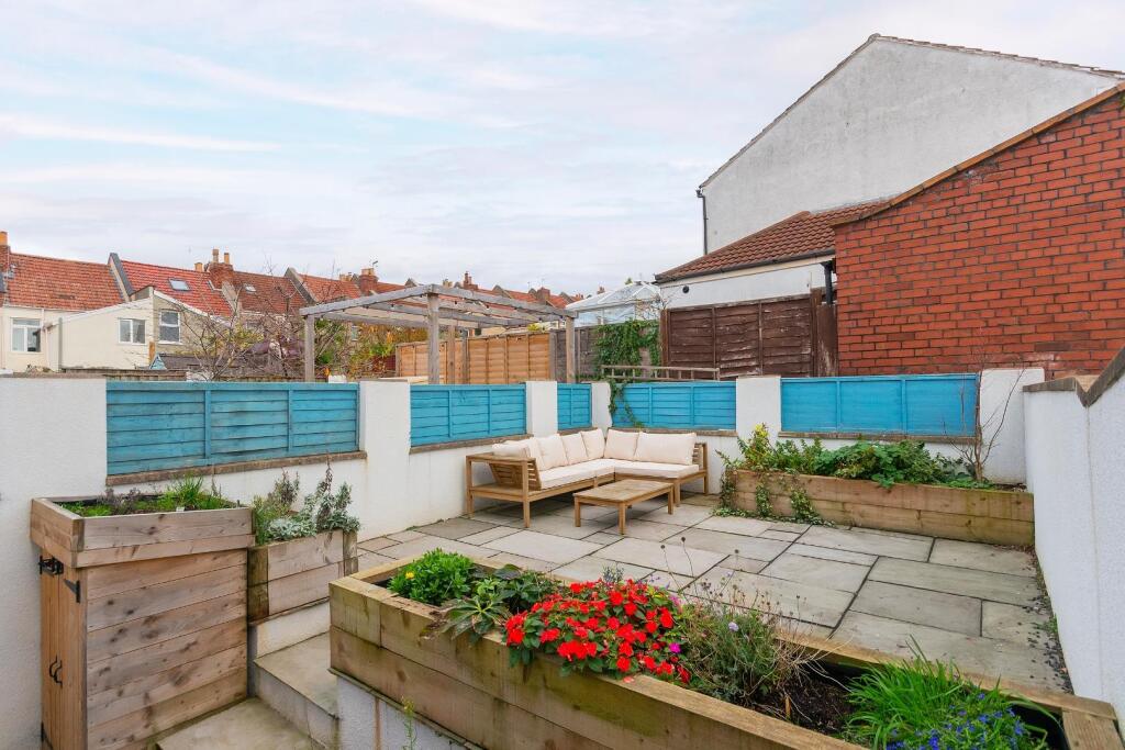 2W4RBN - External G.jpg