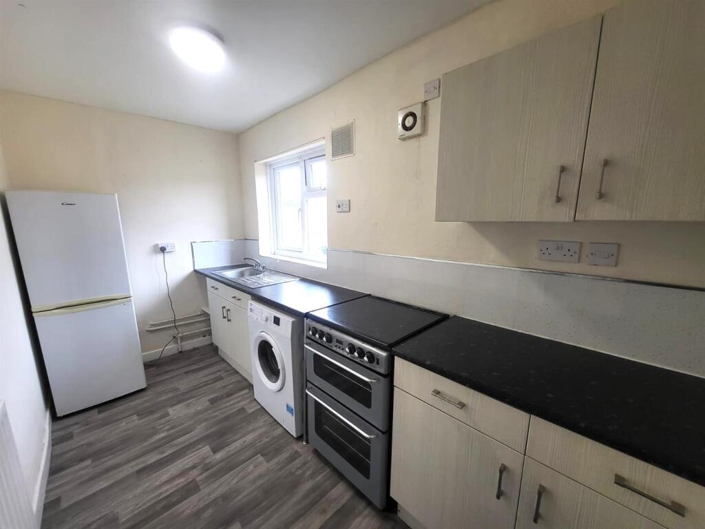 Kitchen Pic 1