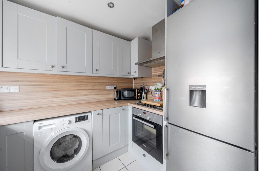 1327775-2-6879801...