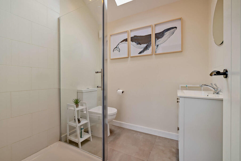 8664108-interior2...