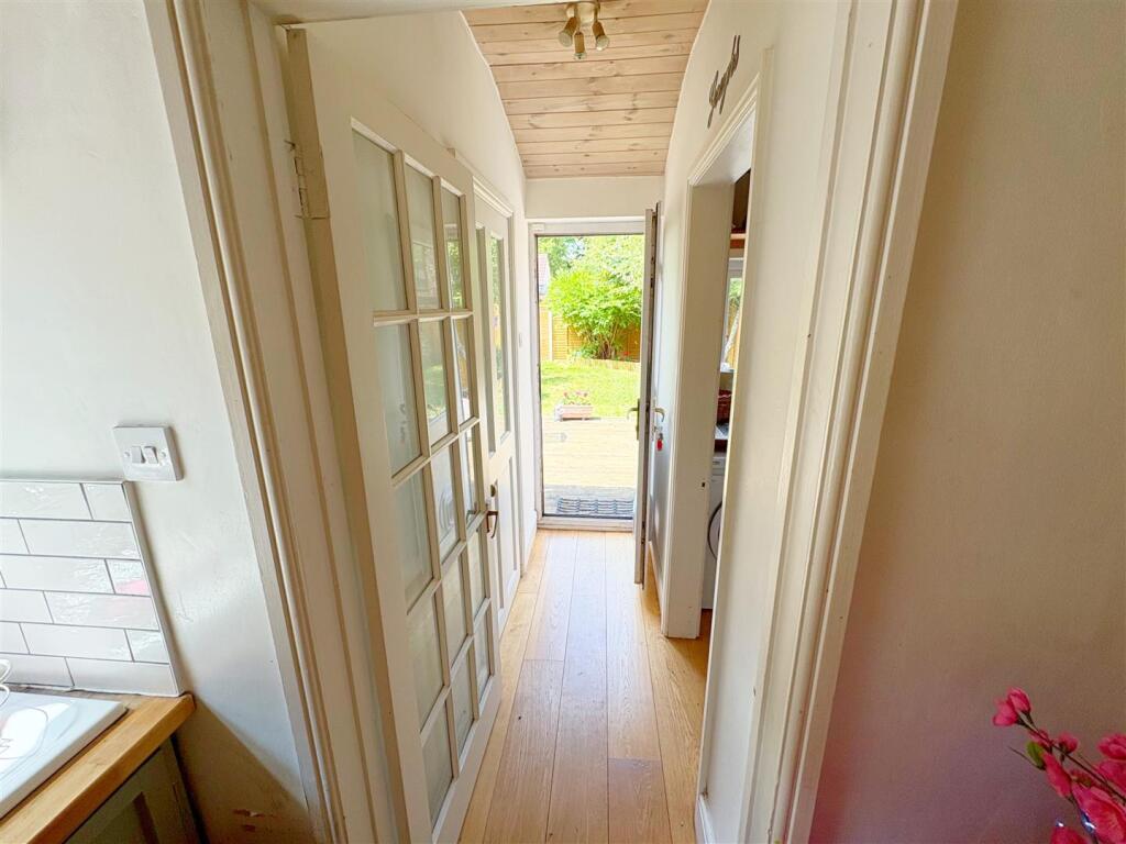 Lobby with Utility and wc.jpg