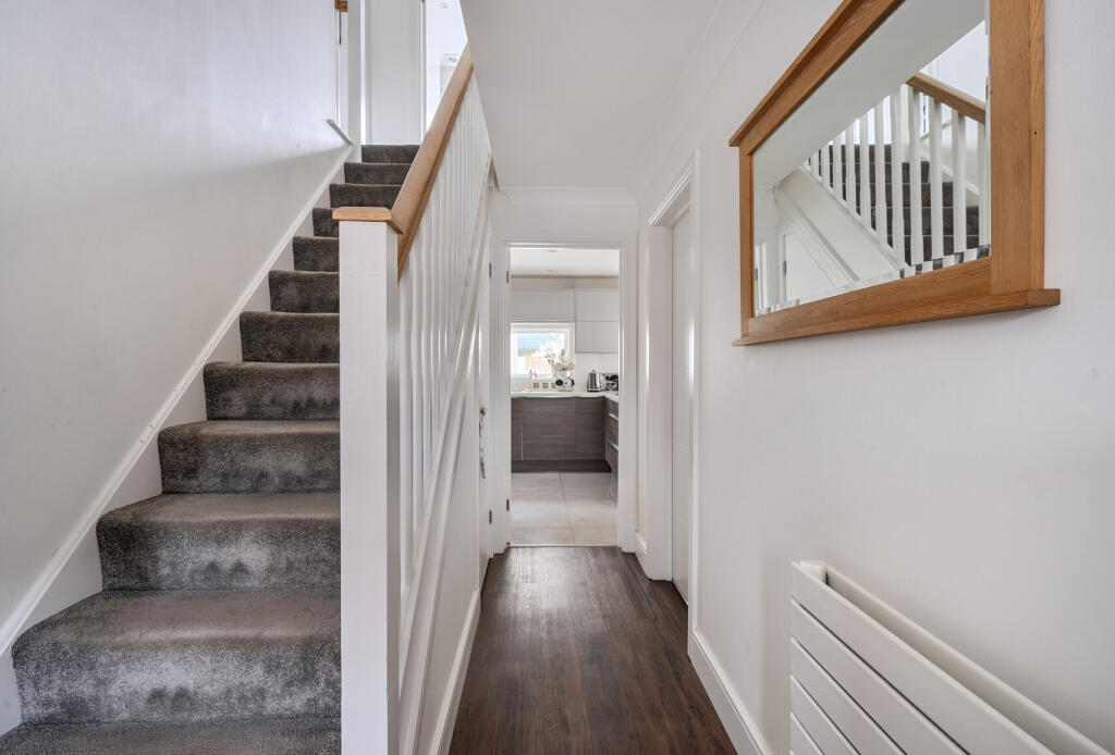 1387112-16-69400b...