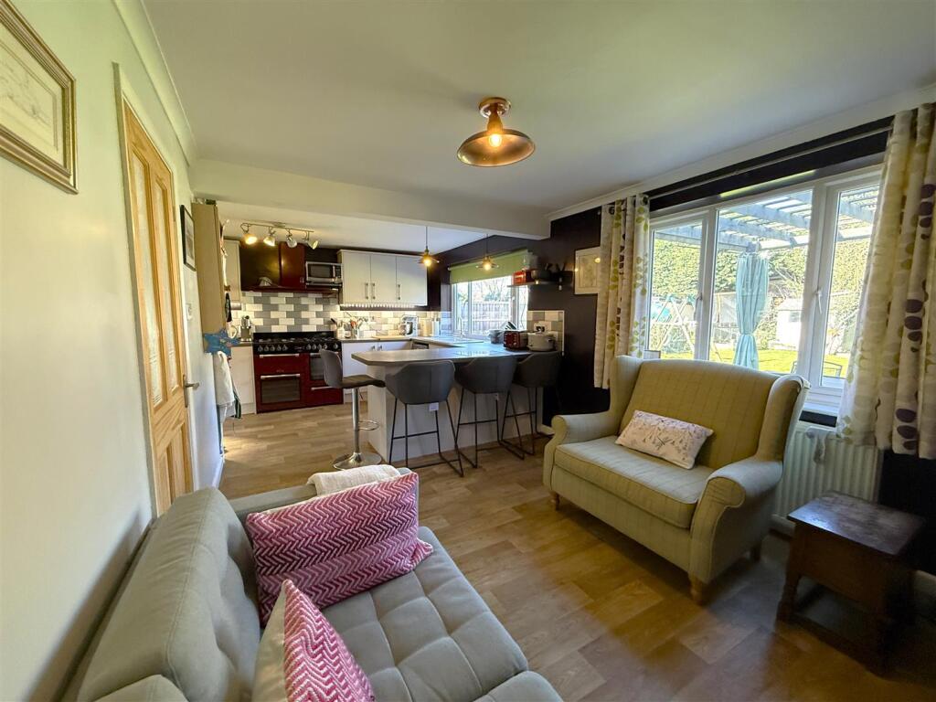 Living Kitchen A.JPG
