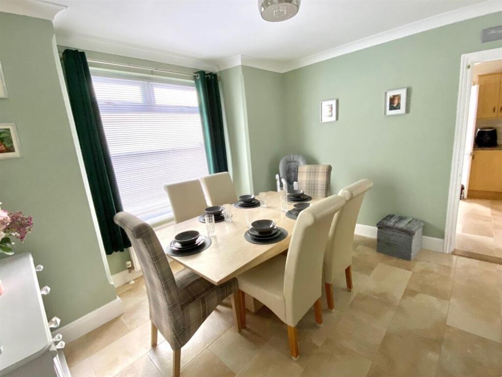 FORMAL DINING ROOM.jpg