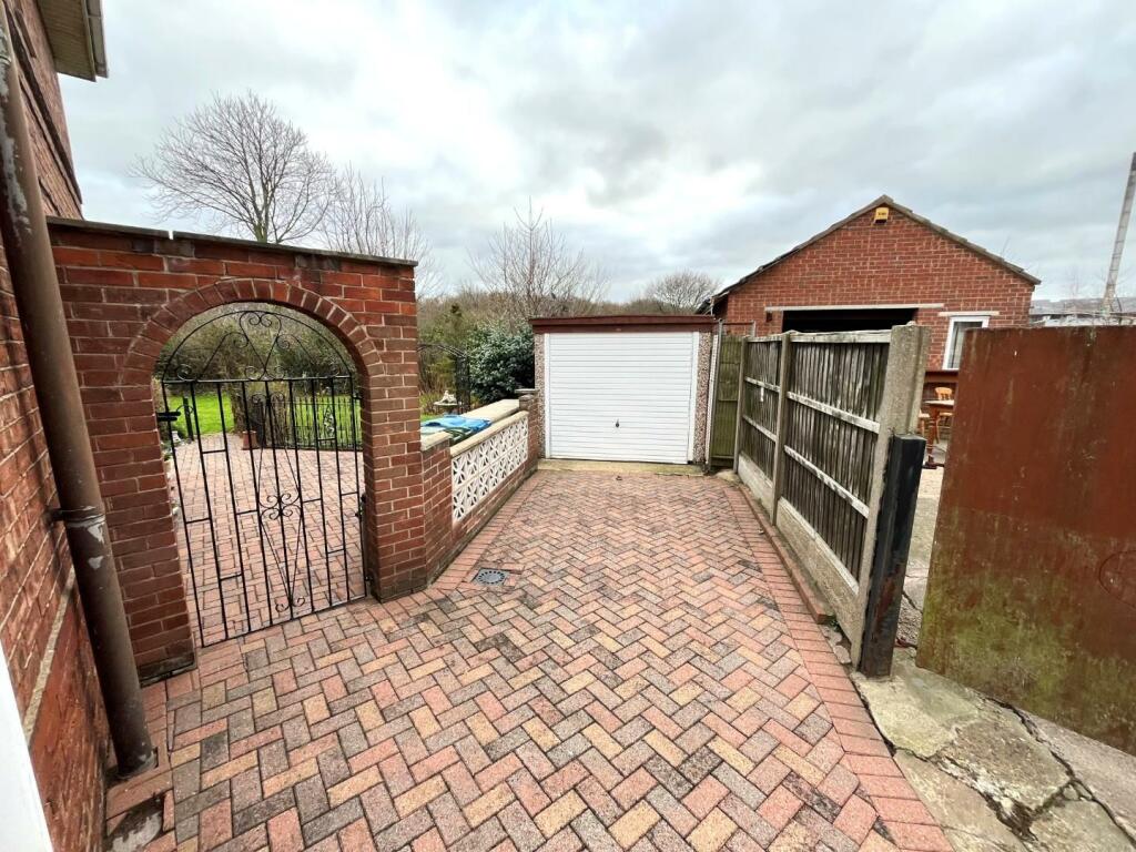 Garage and side entrance.jpg