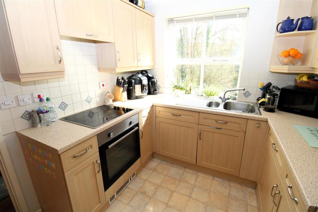 Kitchen1.JPG