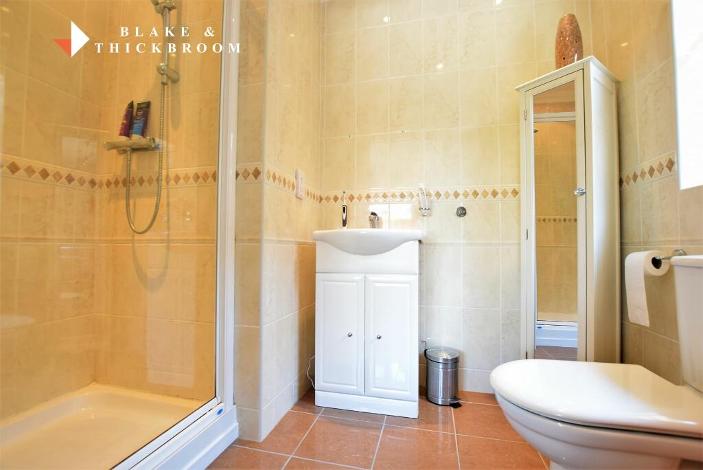 EN-SUITE SHOWER ROOM