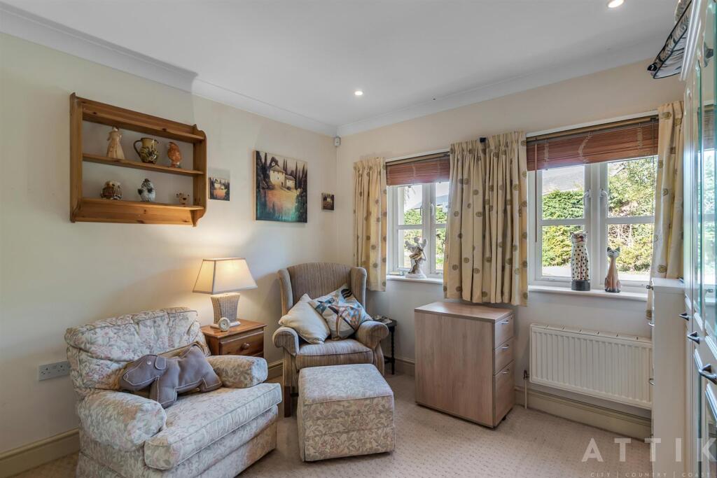 2 Hanbury Close, Halesworth IP19 8DG (18).jpg