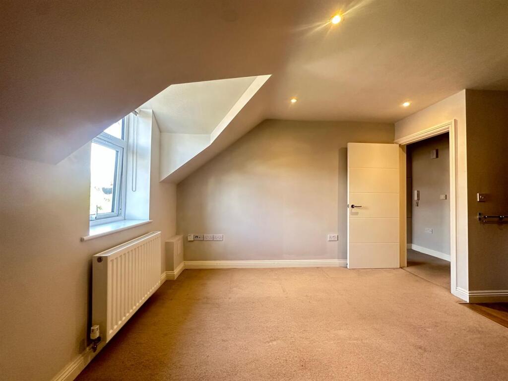 WhatsApp Image 2025-02-25 at 09.33.15_d5b611fd.jpg