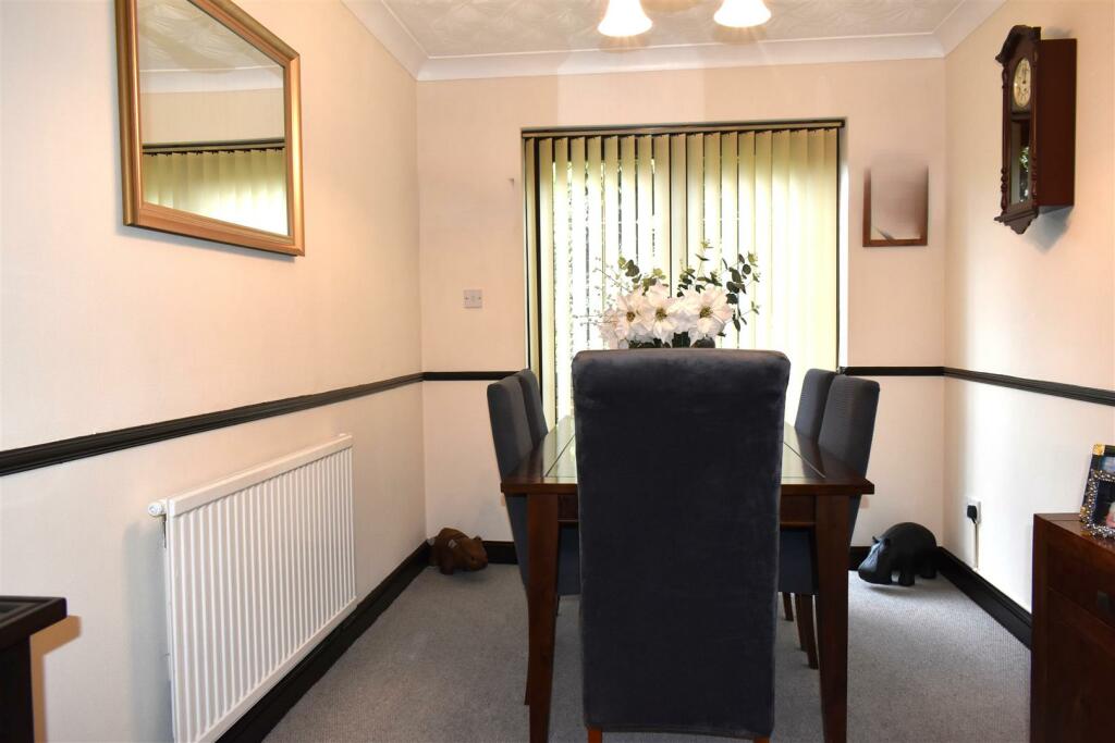 dining room e.JPG