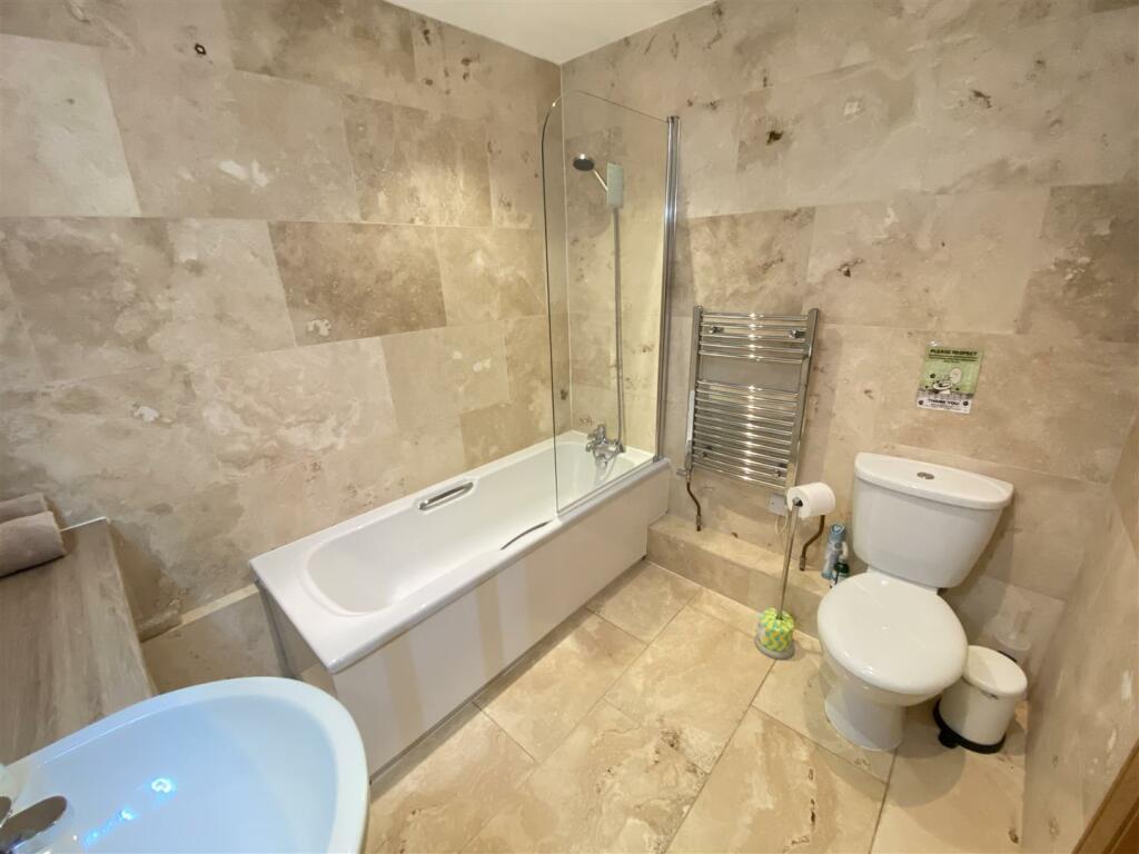 En Suite Bathroom