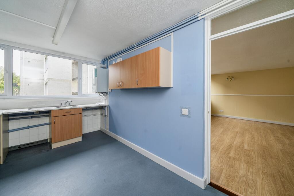 Flat 79 Mountbatten Square, Ward Royal, Windsor, SL4 1SZ