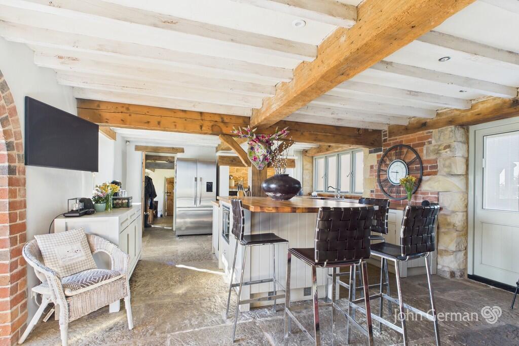Kitchen Photo 2
