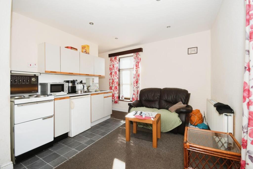 FLAT 3 - KITCHEN LIVING 03.JPG
