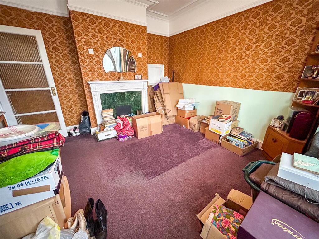 SITTING ROOM