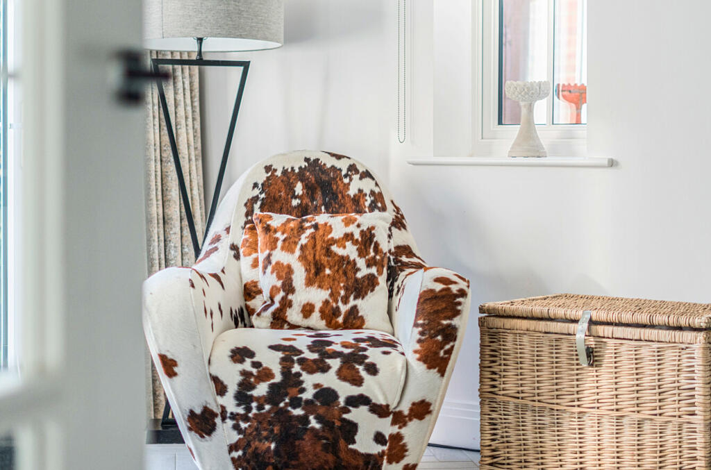 1372507-10-68fb46...