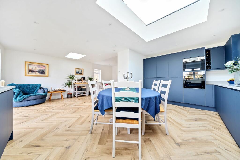 Kitchen/Dining Room (3)